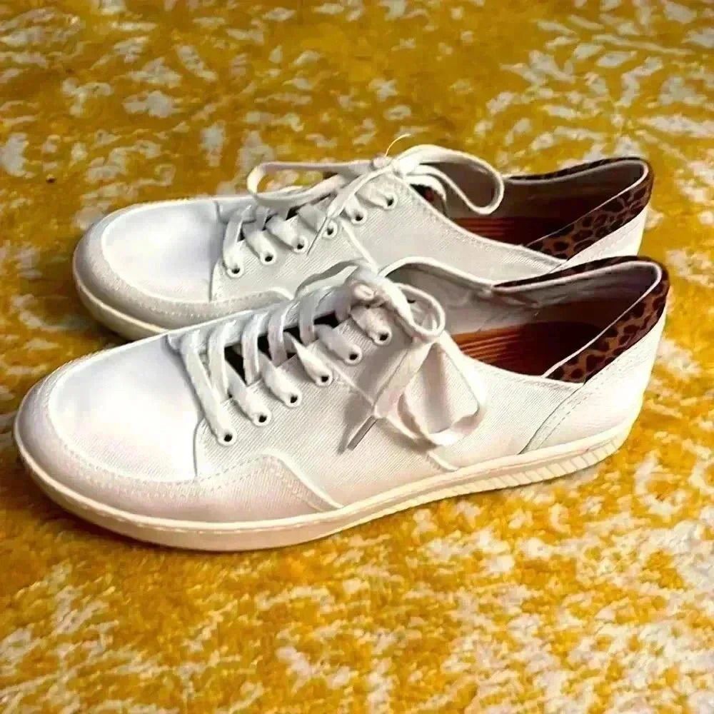 Bear traps canvas anti-microbial sneakers with leopard print detail 8.5 NWOB